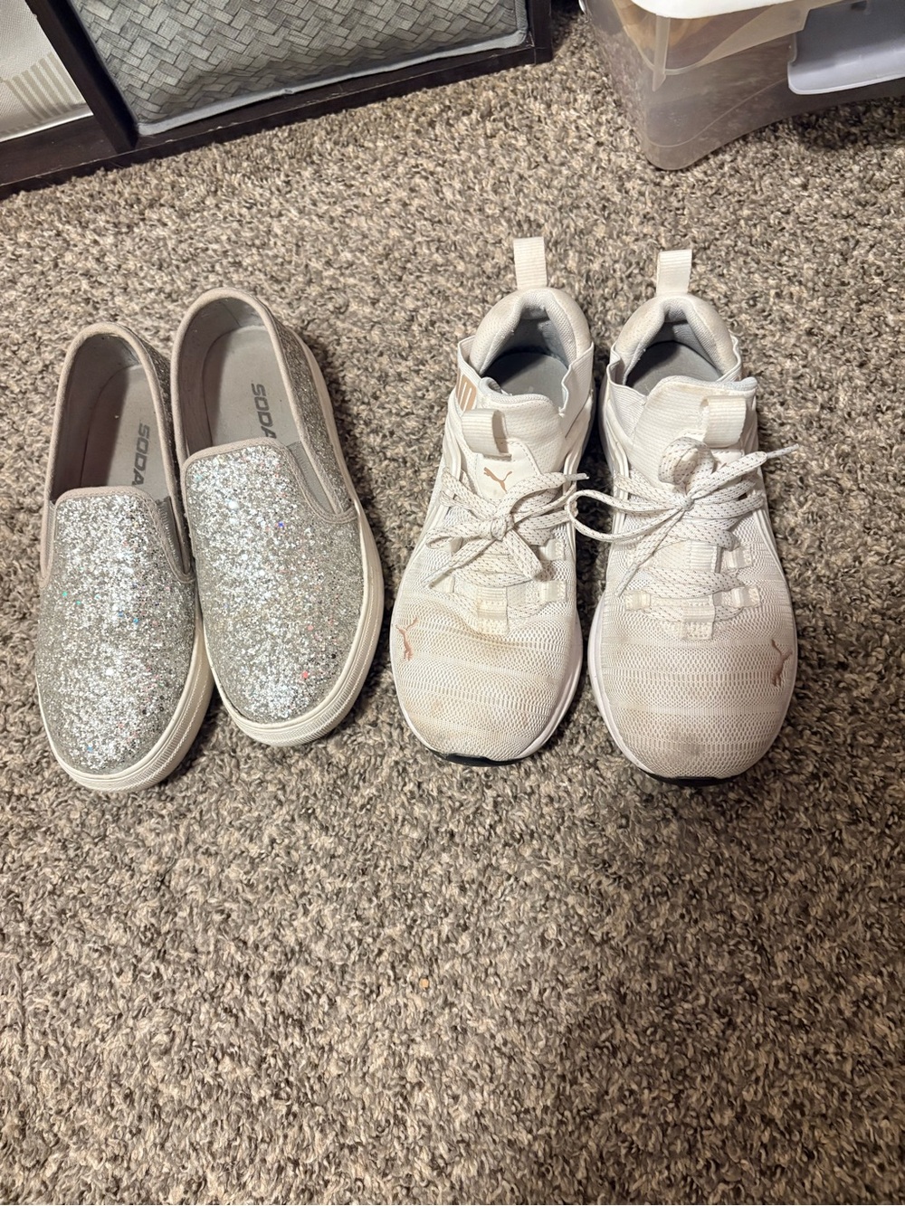 Puma Kids White Mesh Athletic Sneakers and Soda Metallic Logo